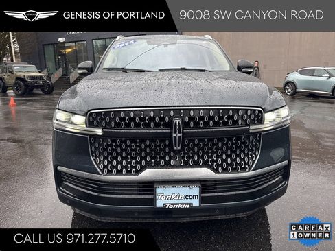 Used 2025 Lincoln Navigator L Reserve image 2
