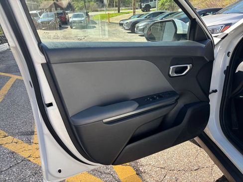 Used 2025 Kia K4 LXS image 18