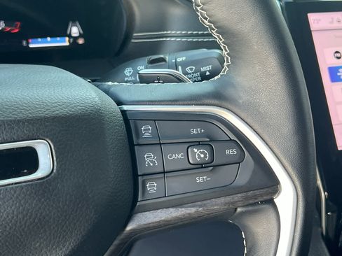 Used 2022 Jeep Grand Cherokee Limited image 22