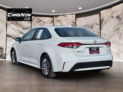 Used 2022 Toyota Corolla LE image 4