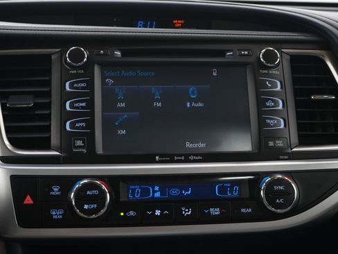 Used 2016 Toyota Highlander Limited w/ Driver Technology Package AWD/4WD image 20