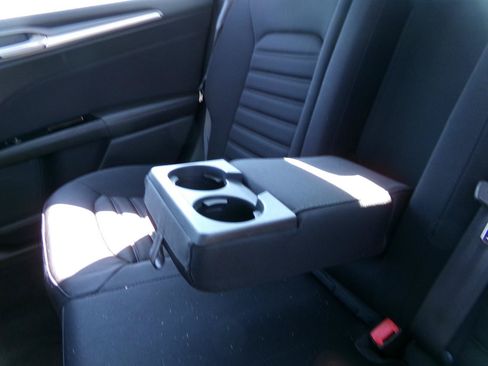 Used 2014 Ford Fusion SE FWD image 19