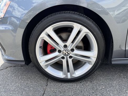 Used 2017 Volkswagen Jetta GLI FWD image 10
