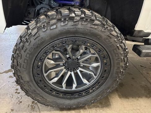 Used 2021 Chevrolet Colorado LT w/ LT Convenience Package image 10