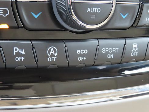 Certified 2019 Jeep Grand Cherokee Limited w/ Trailer Tow Group IV image 12