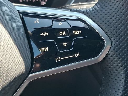 Used 2024 Volkswagen Tiguan SE R-Line AWD/4WD image 22
