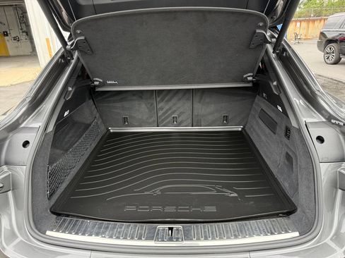 Used 2023 Porsche Cayenne GTS w/ Premium Package AWD/4WD image 25