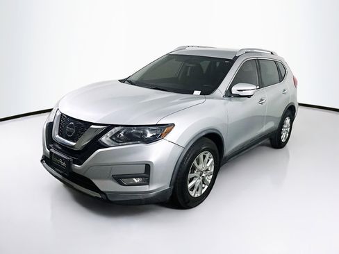 Used 2017 Nissan Rogue SV w/ SV Premium Package image 3