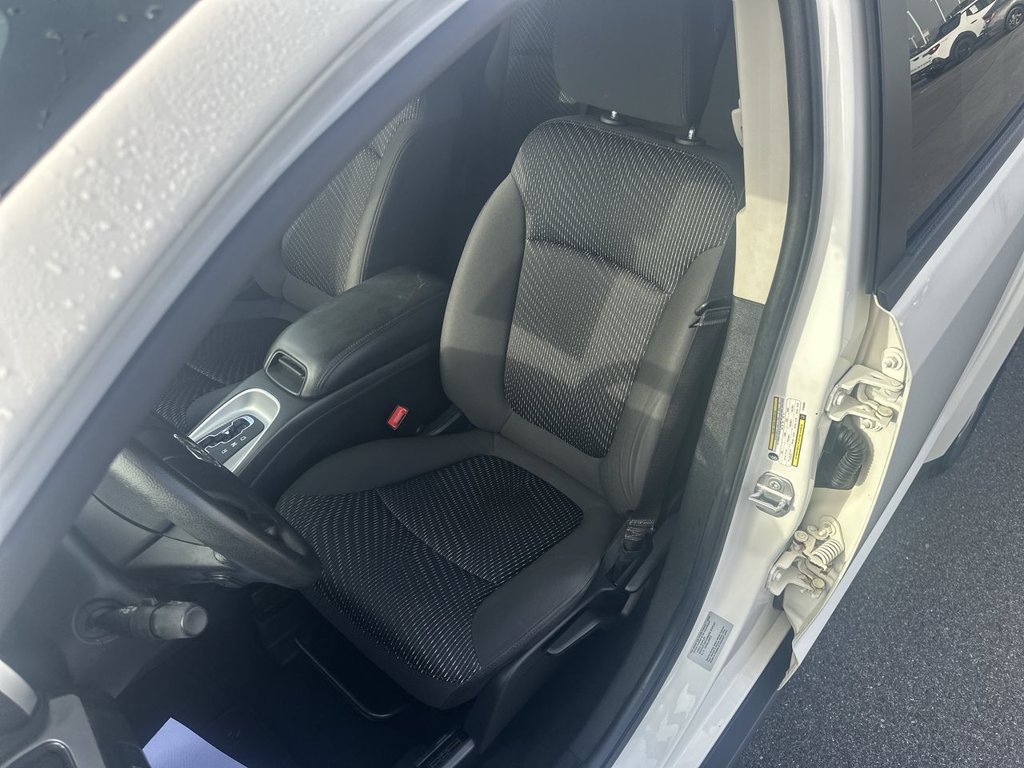 Used 2017 Dodge Journey SE w/ Flexible Seating Group FWD image 17