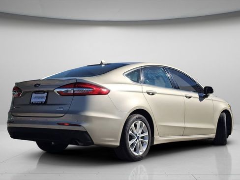 Used 2019 Ford Fusion SE image 9