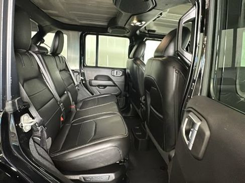 Used 2023 Jeep Wrangler Unlimited Sahara AWD/4WD image 27