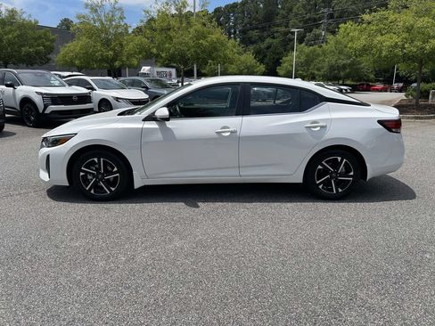 Used 2025 Nissan Sentra SV FWD image 2