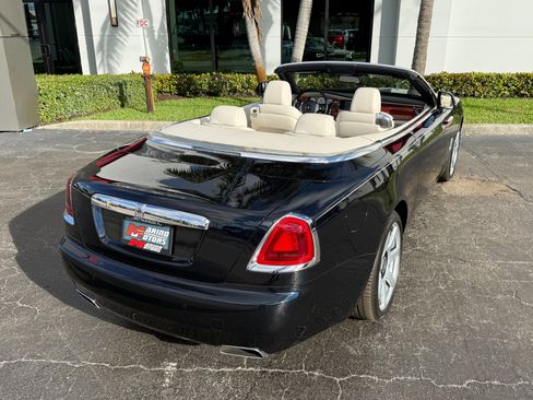 Used 2016 Rolls-Royce Dawn image 19