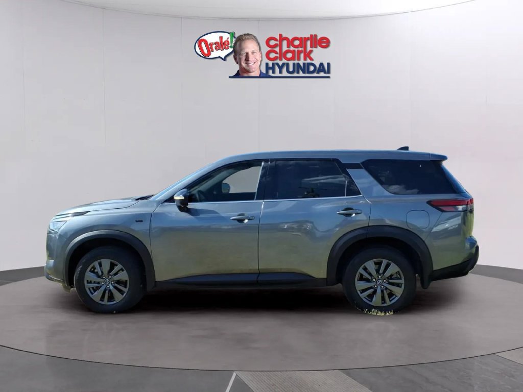 Used 2024 Nissan Pathfinder S AWD/4WD image 2