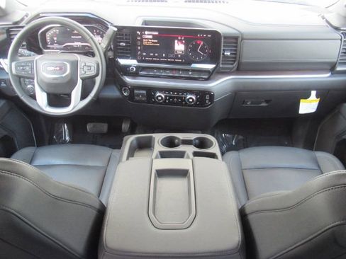 Used 2025 GMC Sierra 1500 SLT image 3