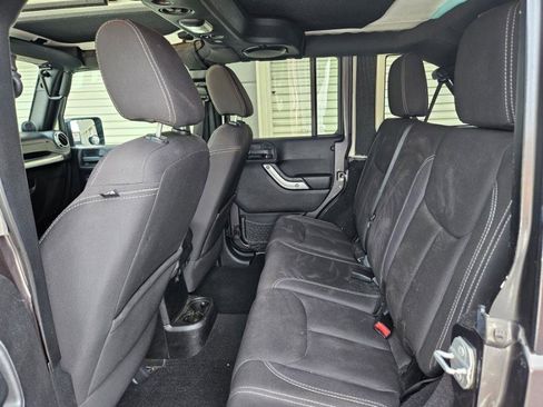 Used 2014 Jeep Wrangler Unlimited Sahara w/ Dual Top Group image 10