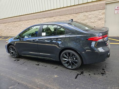 Certified 2025 Toyota Corolla SE w/ SE Premium Package FWD image 3