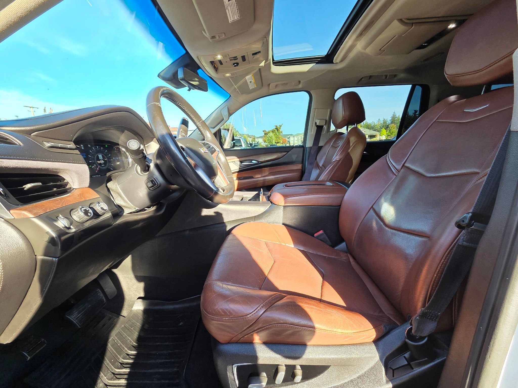 Used 2017 Cadillac Escalade Luxury AWD/4WD image 27