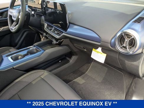 New 2025 Chevrolet Equinox EV LT image 33