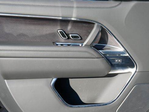 New 2026 Land Rover Range Rover SE image 4