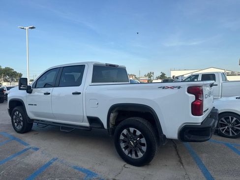 Used 2022 Chevrolet Silverado 2500 Custom w/ Custom Convenience Package AWD/4WD image 5