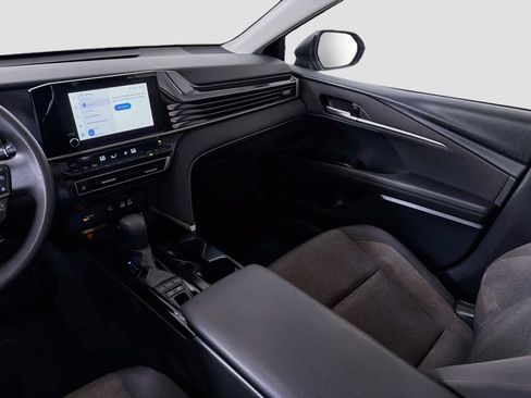 Used 2025 Toyota Camry LE FWD image 26