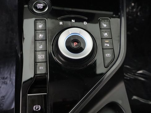 Used 2024 Kia Niro SX Touring FWD image 16