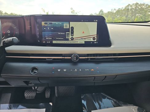 Used 2023 Nissan Ariya FWD image 20