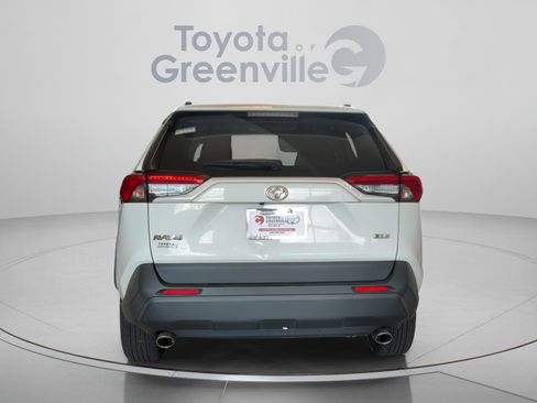 Used 2019 Toyota RAV4 XLE w/ Convenience Package FWD image 5