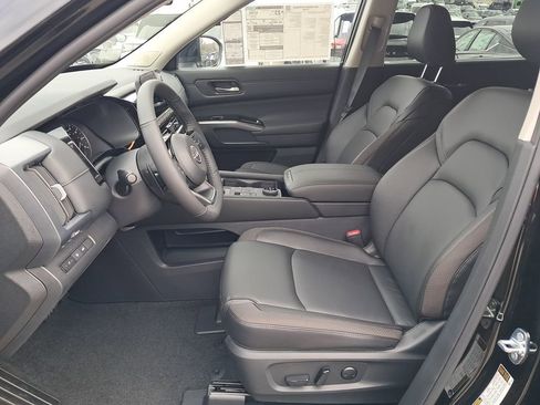 New 2025 Nissan Pathfinder SL w/ SL Premium Package image 10