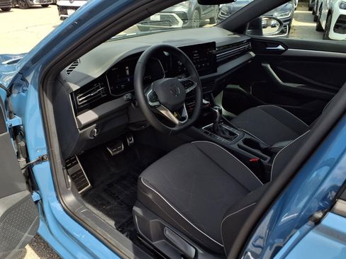 Certified 2025 Volkswagen Jetta Sport FWD image 17