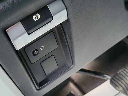 Used 2021 Land Rover Defender 110 SE image 8