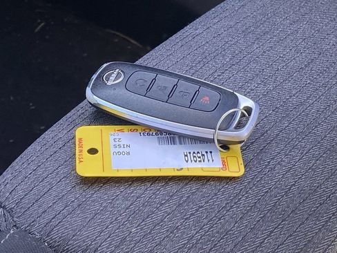 Used 2023 Nissan Rogue SV image 7