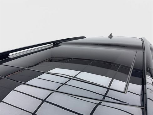 Used 2023 Land Rover Discovery Metropolitan Edition image 16