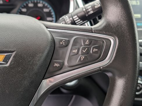 Used 2018 Chevrolet Equinox LT image 17