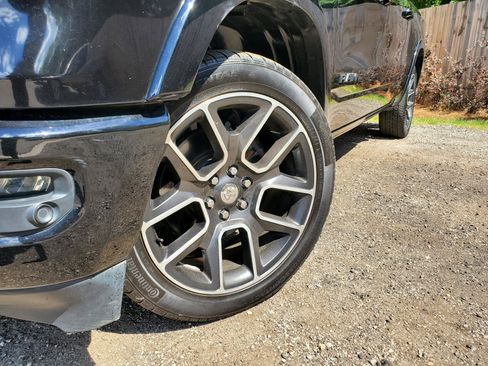 Used 2019 RAM 1500 Laramie AWD/4WD image 3