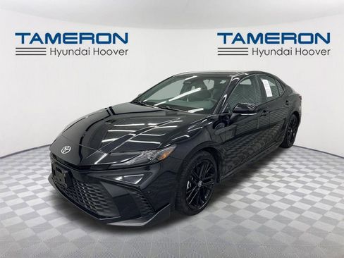 Used 2025 Toyota Camry SE FWD image 1