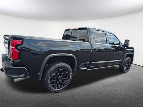 Used 2025 Chevrolet Silverado 2500 High Country w/ High Country Premium Package AWD/4WD image 2