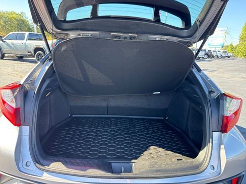 Used 2019 Toyota C-HR XLE FWD image 16