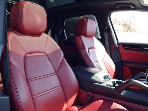 Certified 2023 Porsche Cayenne AWD/4WD image 23