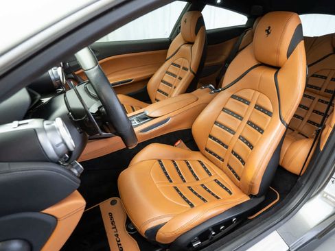 Used 2018 Ferrari GTC4Lusso AWD/4WD image 15