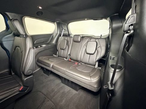 New 2027 Chrysler Pacifica Select AWD/4WD image 6