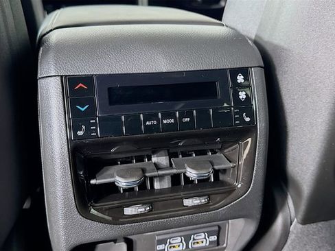 New 2025 Jeep Grand Cherokee L Limited w/ Luxury Tech Group II image 29