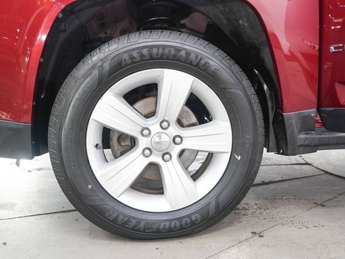 Used 2014 Jeep Compass Latitude FWD image 26