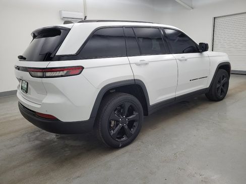 Used 2023 Jeep Grand Cherokee Altitude AWD/4WD image 10
