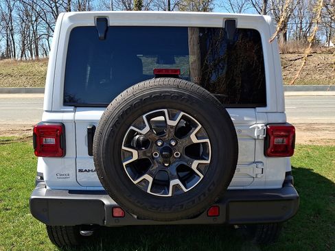 Used 2026 Jeep Wrangler Sahara image 5