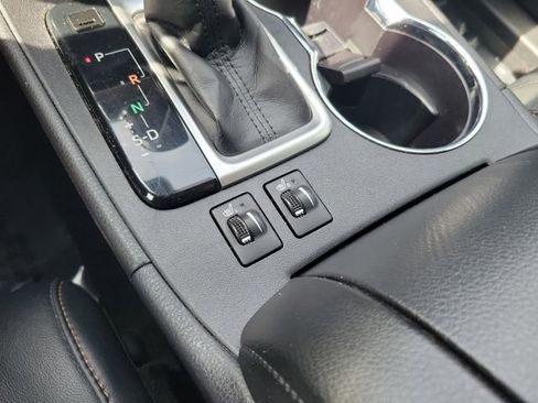 Used 2018 Toyota Highlander XLE AWD/4WD image 25