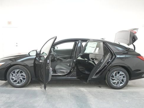 New 2026 Hyundai Elantra Hybrid FWD image 23