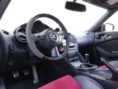 Used 2018 Nissan 370Z NISMO image 5