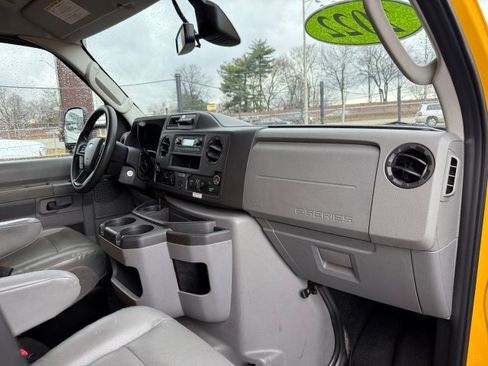 Used 2022 Ford E-350 and Econoline 350 Super Duty RWD image 21